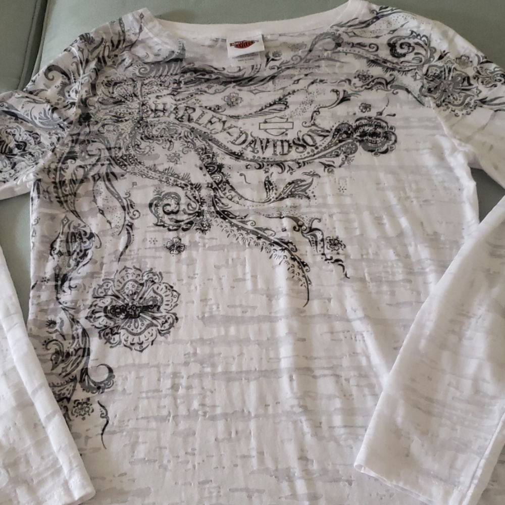 Nice Harley Davidson Rinstone burnout. Long sleeve
